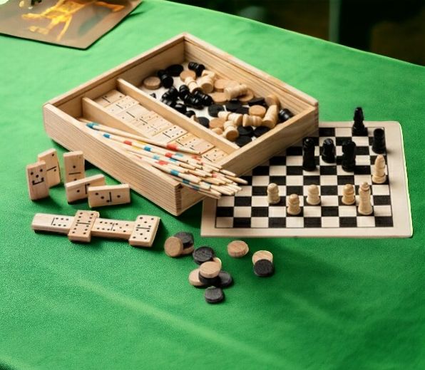 Набор из 4 игр GALVY / Набор из настольных игр в деревянном футляре